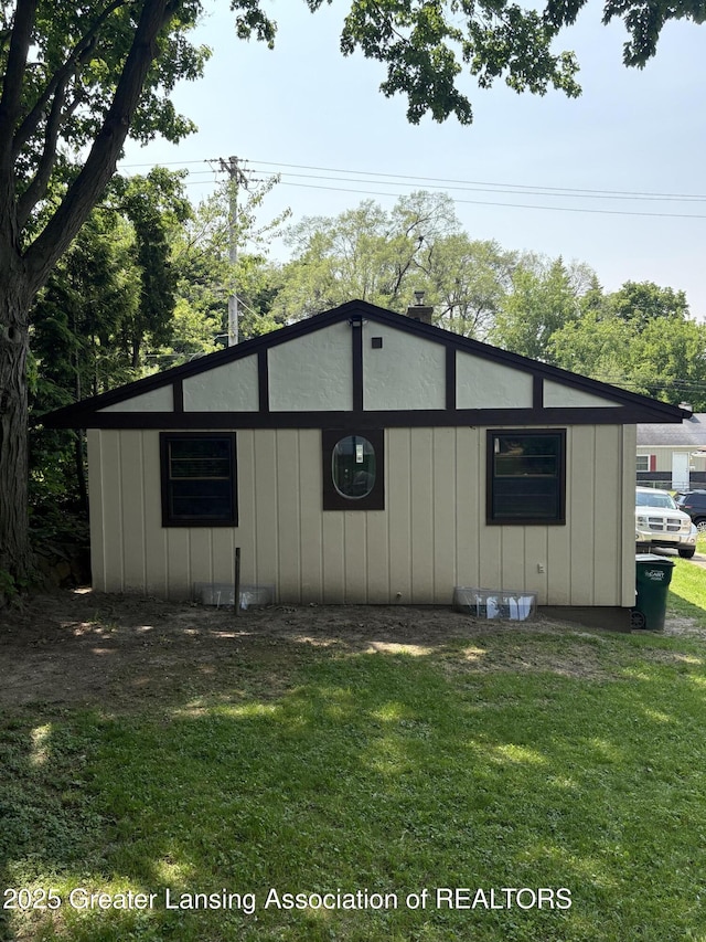 1524 Roseneath Ave, Lansing, MI 48915 - view of home's exterior featuring a lawn