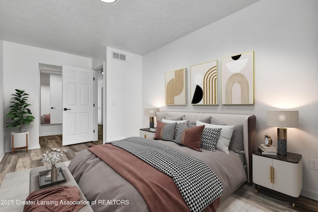 4003 Norfolk Ct, Lansing, MI 48910 - bedroom featuring wood finished floors and baseboards