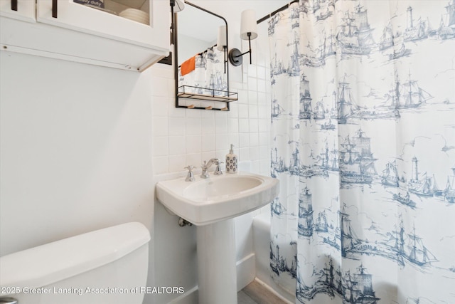 1928 Teel Ave, Lansing, MI 48910 - bathroom with toilet and decorative backsplash