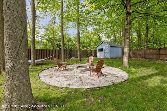 1098 Brookside Dr, Grand Ledge, MI 48837 - view of yard with an outdoor fire pit