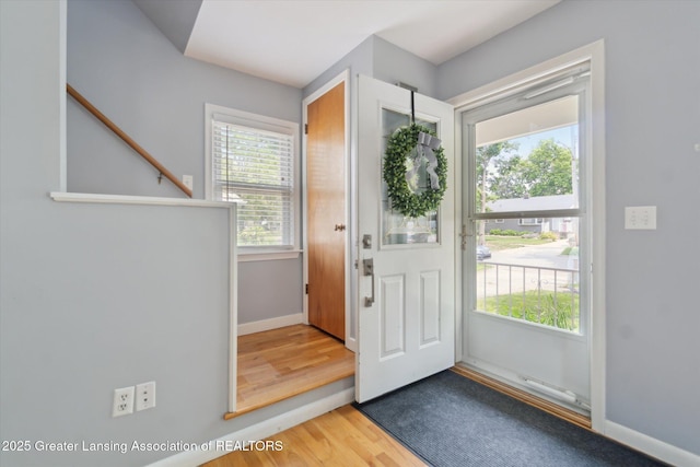 1023 N Hayford Ave, Lansing, MI 48912 - entrance foyer featuring wood finished floors and baseboards