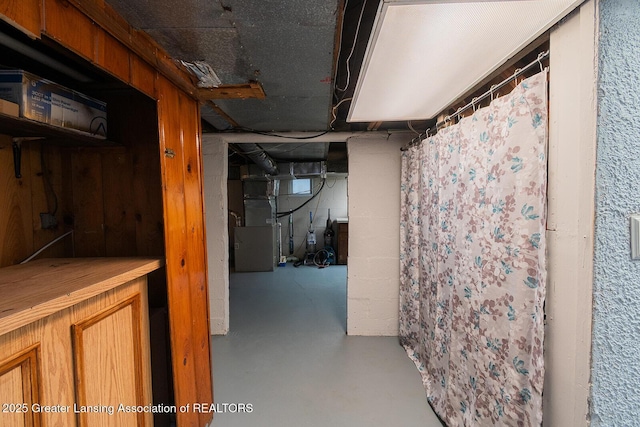522 W Hodge Ave, Lansing, MI 48910 - unfinished below grade area featuring heating unit