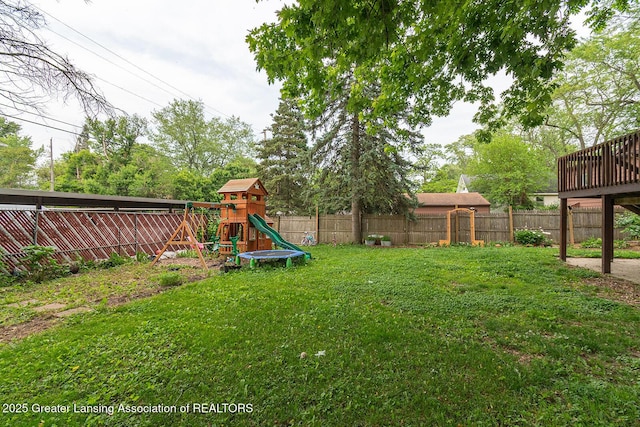 522 W Hodge Ave, Lansing, MI 48910 - view of yard with a playground