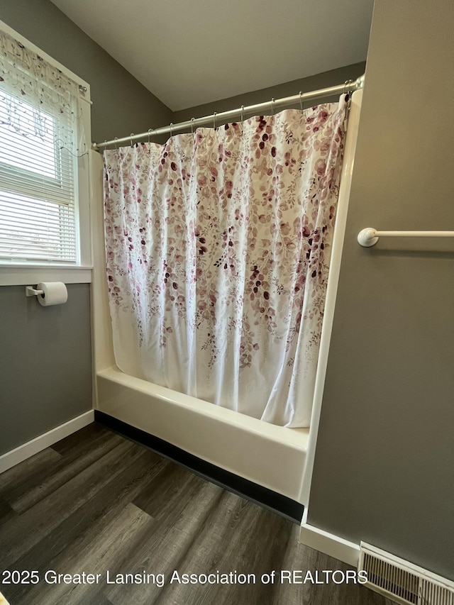 413 N Pennsylvania Ave, Lansing, MI 48912 - full bath featuring shower / tub combo, wood finished floors, and baseboards