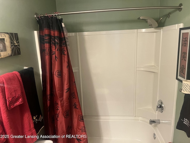 1745 Maisonette Dr, Lansing, MI 48911 - bathroom with shower / tub combo with curtain