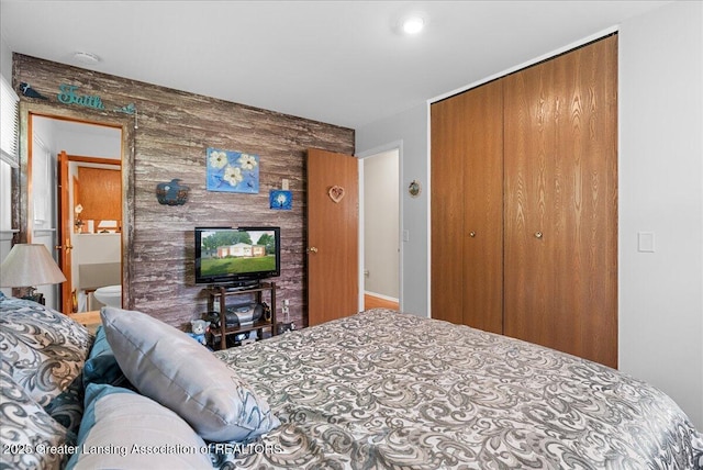 1727 Springfield Ln, Lansing, MI 48912 - bedroom featuring a closet