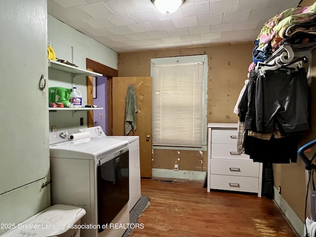 125 N E St, Mason, MI 48854 - laundry room with wood finished floors and electric dryer hookup