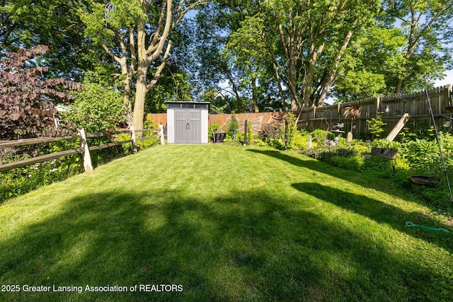 826 Clyde St, Lansing, MI 48915 - view of yard