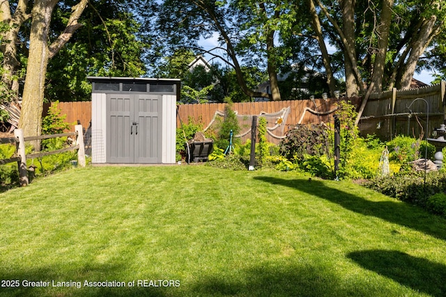 826 Clyde St, Lansing, MI 48915 - view of yard