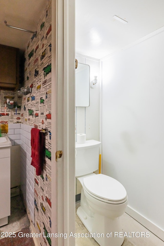 120 Chanticleer Trl, Lansing, MI 48917 - bathroom featuring toilet and baseboards