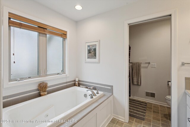 11782 Sara Ann Dr, Dewitt, MI 48820 - bathroom with a whirlpool tub, toilet, baseboards, vanity, and recessed lighting