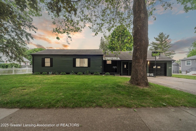 925 Summit St, Owosso, MI 48867 - ranch-style home featuring driveway