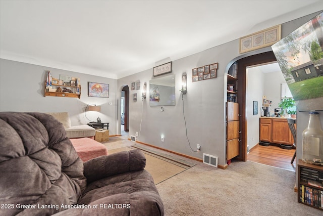 925 Summit St, Owosso, MI 48867 - living area featuring arched walkways and light colored carpet