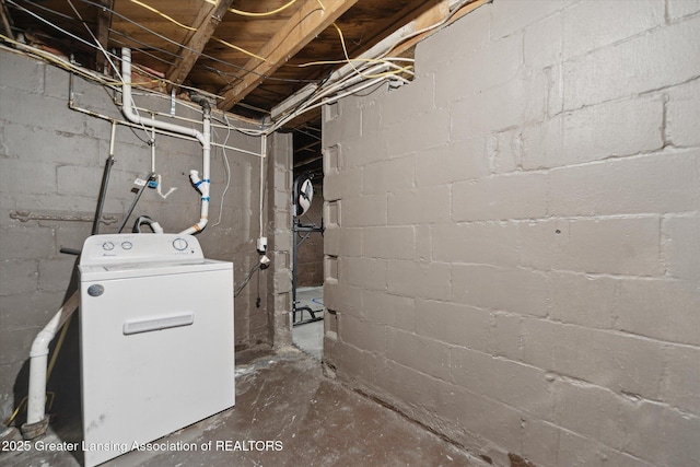925 Summit St, Owosso, MI 48867 - unfinished below grade area with washer / dryer