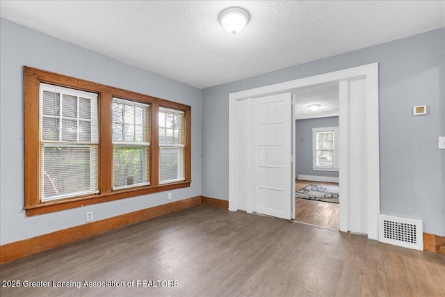 1113 Eaton Ct, Lansing, MI 48910 - photo 6