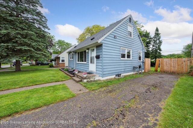 1718 Victor Ave, Lansing, MI 48910 - view of front facade featuring a shingled roof