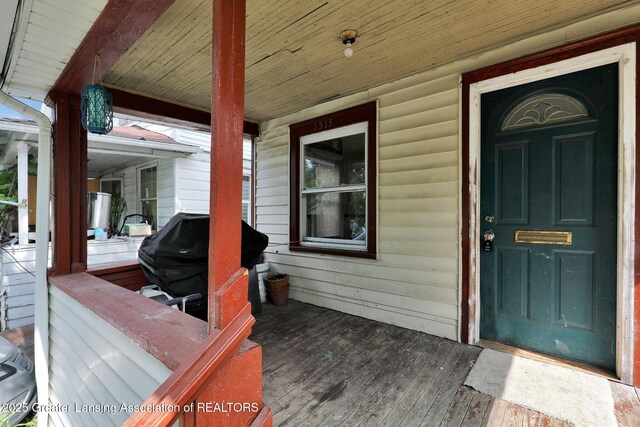 1515 Prospect St, Lansing, MI 48912 - view of exterior entry featuring a porch