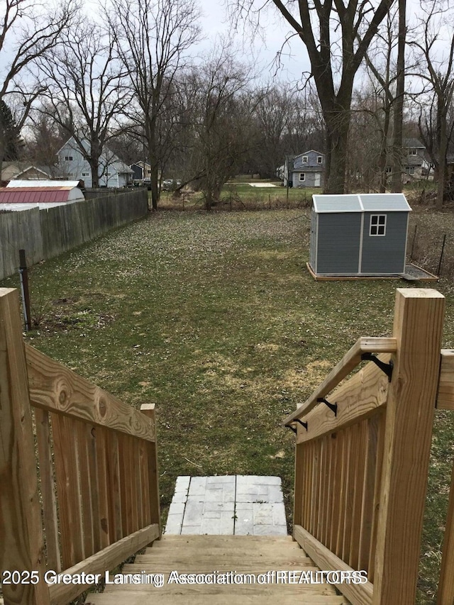 4615 Hughes Rd, Lansing, MI 48910 - view of yard