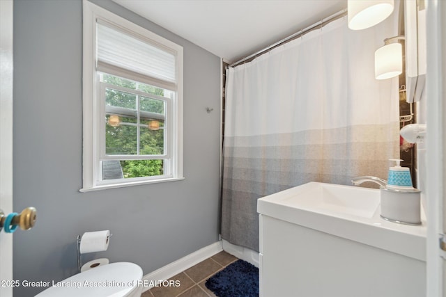 942 W Grand River Ave, East Lansing, MI 48823 - full bath featuring tile patterned floors, vanity, and curtained shower