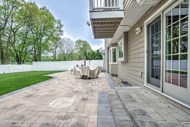 6108 Skyline Dr, East Lansing, MI 48823 - view of patio