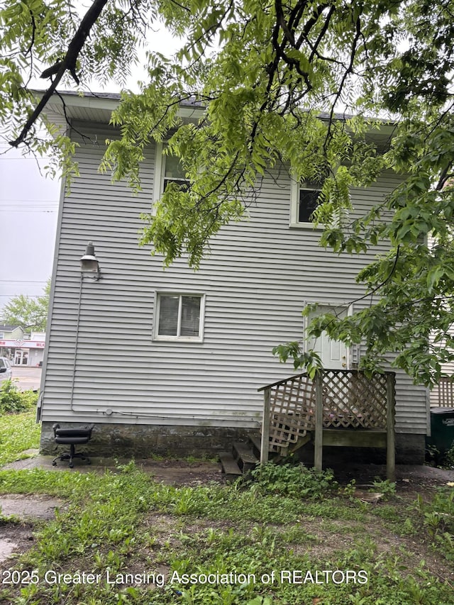 917 E Kalamazoo St, Lansing, MI 48912 - view of home's exterior with a deck