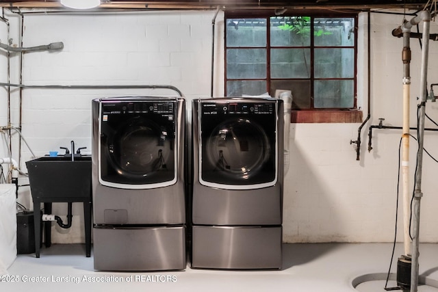 753 E Saginaw St, East Lansing, MI 48823 - laundry room featuring independent washer and dryer and concrete block wall