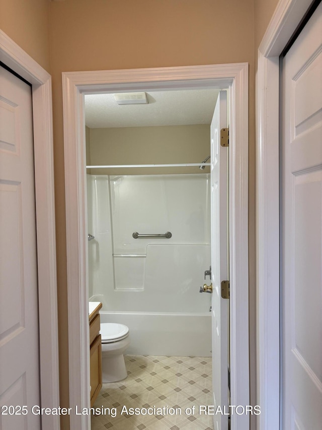 411 White Pine Blvd Unit 34, Lansing, MI 48917 - full bathroom featuring vanity and washtub / shower combination