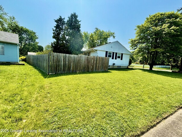3130 Delta River Dr, Lansing, MI 48906 - view of yard
