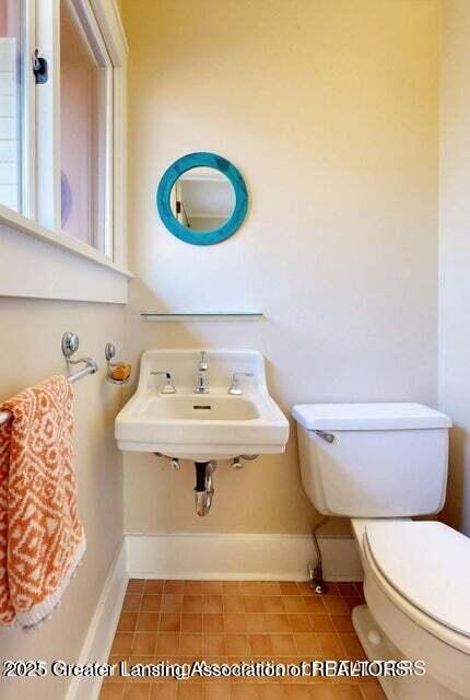 1046 Cresenwood Rd, East Lansing, MI 48823 - bathroom featuring toilet and tile patterned flooring