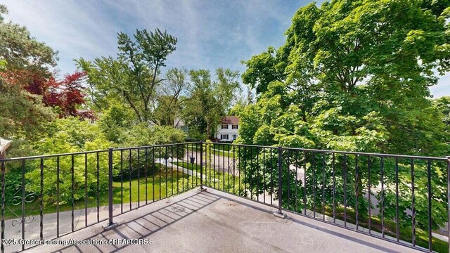 1046 Cresenwood Rd, East Lansing, MI 48823 - view of balcony