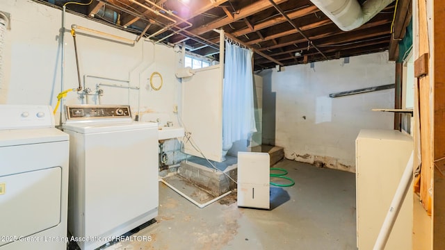 523 N Fairview Ave, Lansing, MI 48912 - below grade area with washing machine and clothes dryer