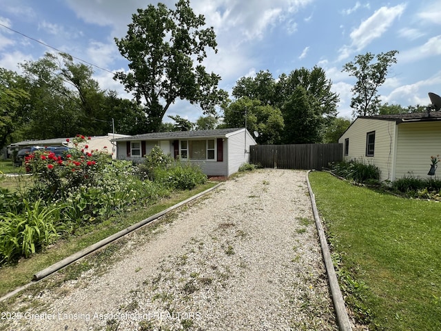4219 Richmond St, Lansing, MI 48911 - view of front of home featuring gravel driveway