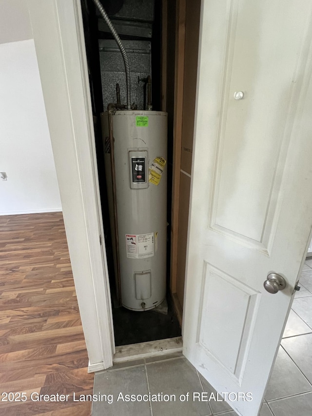 4219 Richmond St, Lansing, MI 48911 - utilities featuring water heater