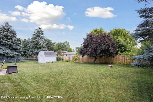 202 Kerry St, Eaton Rapids, MI 48827 - fenced backyard with a shed