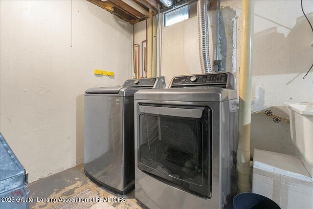 992 Touraine Ave, East Lansing, MI 48823 - washroom with washing machine and dryer