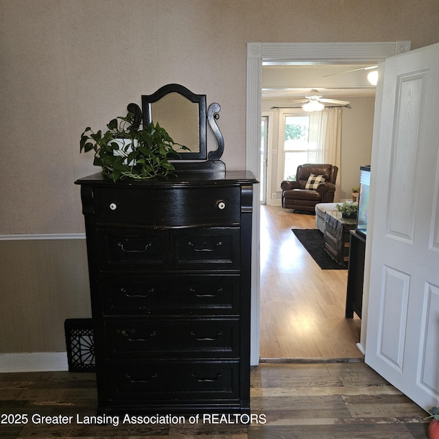 405 E Shaw St, Charlotte, MI 48813 - detailed view of wood finished floors and ceiling fan