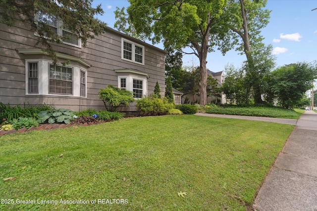 932 Sunset Ln, East Lansing, MI 48823 - view of front of home with a front yard