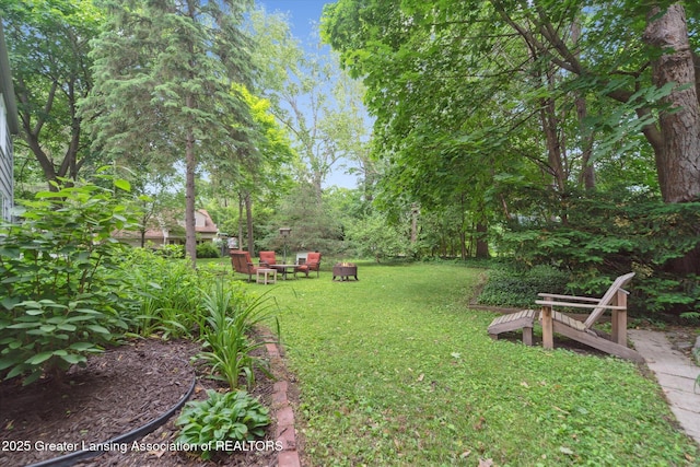 932 Sunset Ln, East Lansing, MI 48823 - view of green lawn
