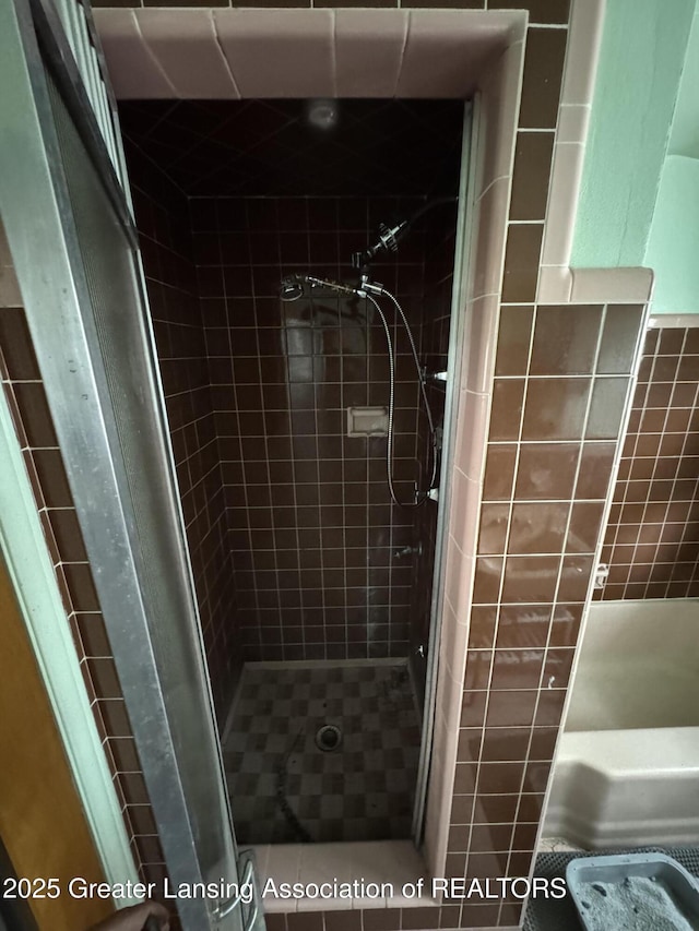 19326 Marlowe St, Detroit, MI 48235 - bathroom featuring a stall shower