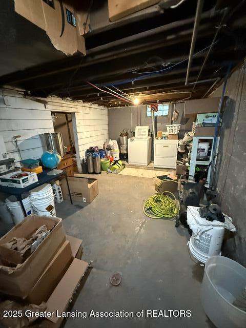 921 W Genesee St, Lansing, MI 48915 - basement featuring independent washer and dryer