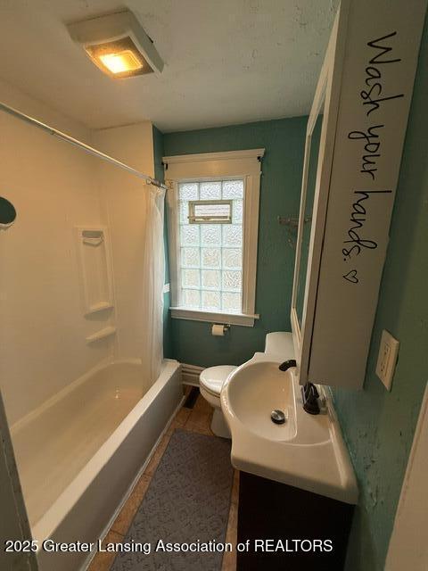 921 W Genesee St, Lansing, MI 48915 - bathroom featuring vanity and shower / bathtub combination with curtain