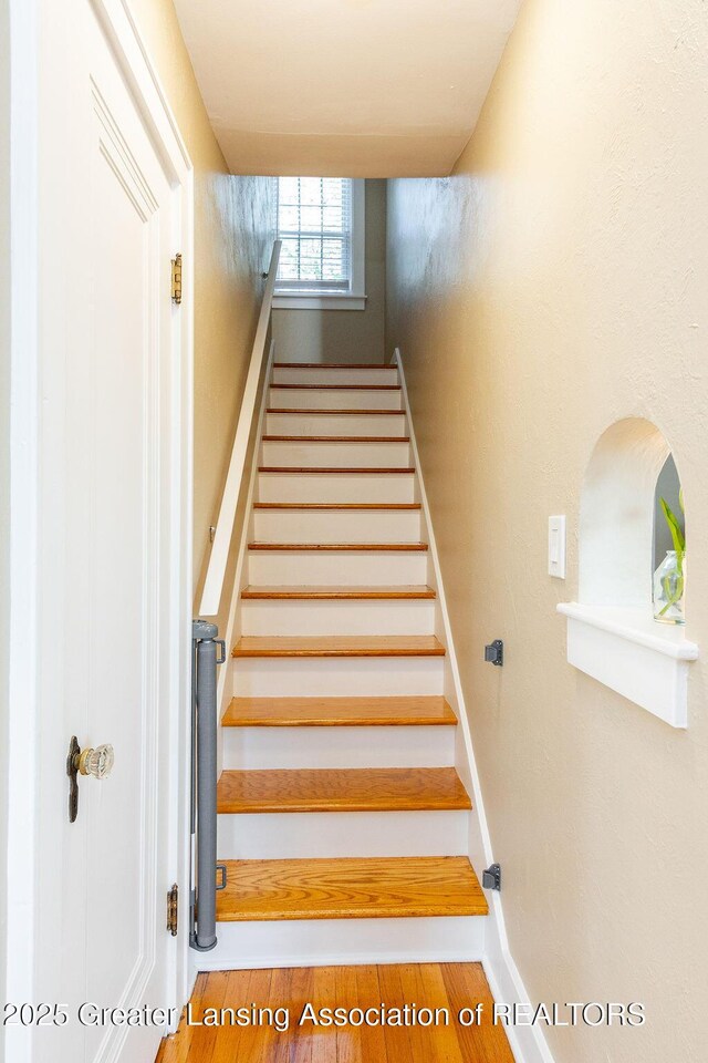 720 N Fairview Ave, Lansing, MI 48912 - staircase featuring wood finished floors and baseboards
