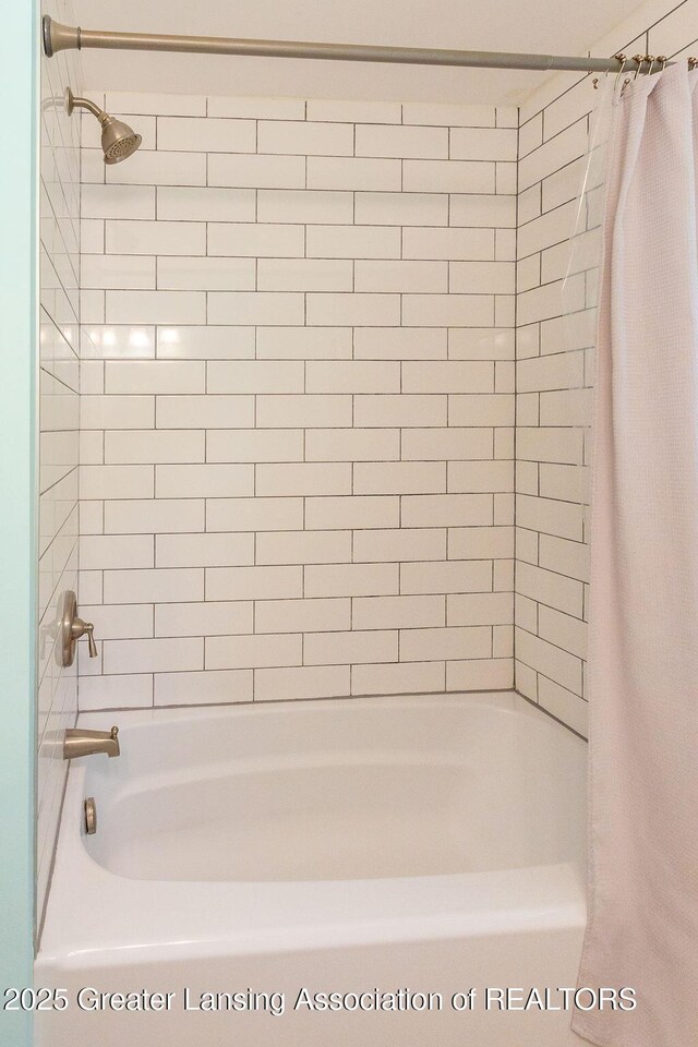 720 N Fairview Ave, Lansing, MI 48912 - full bathroom with shower / bathtub combination with curtain