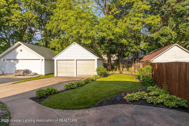 720 N Fairview Ave, Lansing, MI 48912 - view of yard with a garage and an outdoor structure