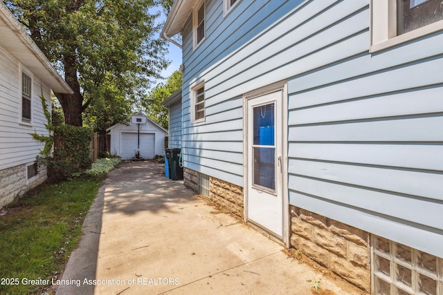 515 N Fairview Ave, Lansing, MI 48912 - view of side of property with an outdoor structure