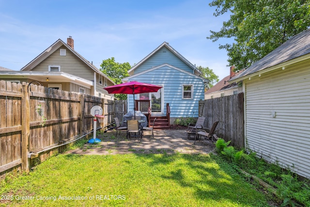 515 N Fairview Ave, Lansing, MI 48912 - fenced backyard with a patio area