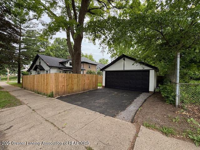 1041 Parker St, Lansing, MI 48912 - view of detached garage