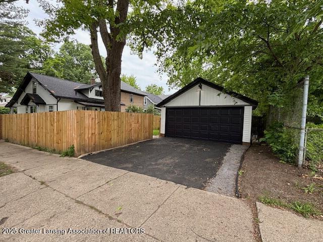 1041 Parker St, Lansing, MI 48912 - view of detached garage