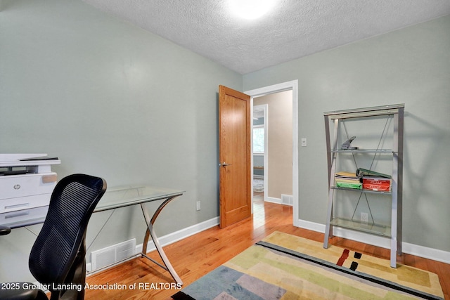 1603 Roseland Ave, East Lansing, MI 48823 - home office featuring wood finished floors and a textured ceiling
