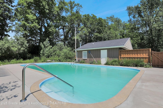 1603 Roseland Ave, East Lansing, MI 48823 - swimming pool with view of wooded area